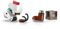 Robots LEGO : petit robot, petite plante dans une chaussure et robot cubique.