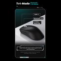 Zwarte draadloze gamingmuis, getoond met tekst over Tri-Mode Bluetooth/2.4G/Wired verbinding.