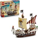 LEGO One Piece set met het Piratenschip Going Merry met strooien hoeden en schedel logo op zeil.