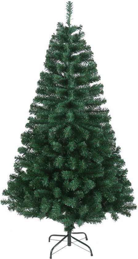 Kunstkerstboom met volle groene naalden op een zwarte metalen voet.