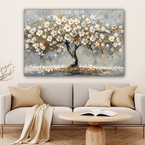 Schilderij van een boom met witte en gouden bloesems tegen een grijze achtergrond, met bloesems op de grond.