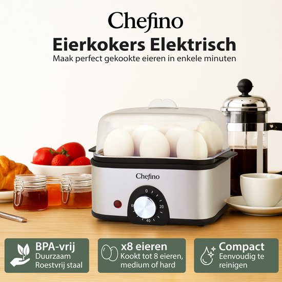 Zilverkleurige Chefino eierkoker met 8 witte eieren onder een transparant deksel. Naast de eierkoker staan een kop koffie, croissant, en potjes jam.