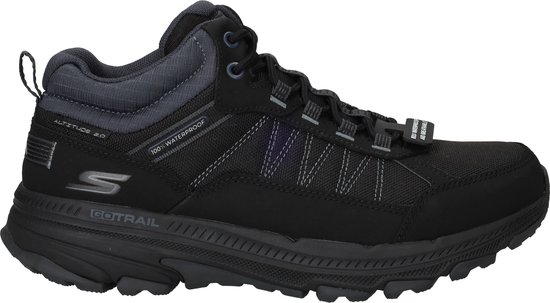 Zwarte middelhoge wandelschoen, zijaanzicht, met grijze details, 'Altitude 2.0' en 'Waterproof'.