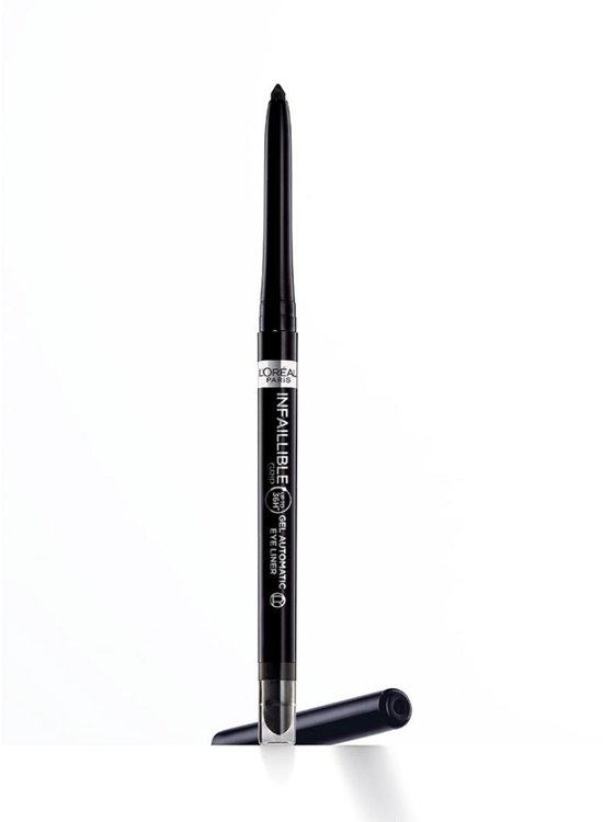 Zwarte L'Oréal Infaillible Gel Automatic Eye Liner op witte achtergrond.
