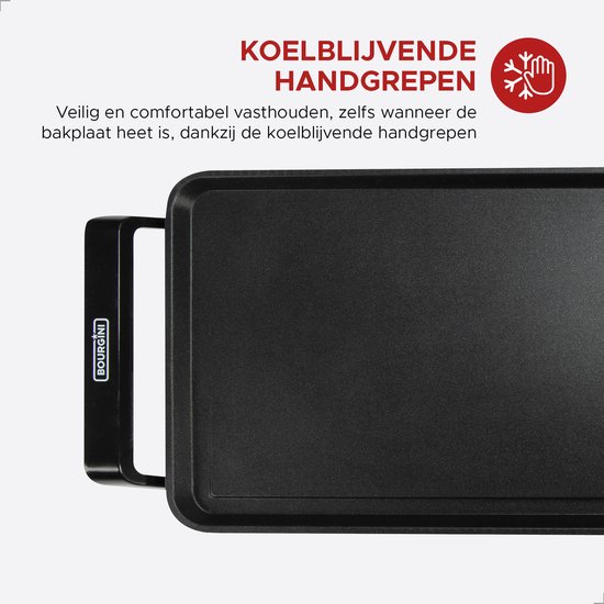 Zwarte bakplaat met koelblivende handgrepen.
