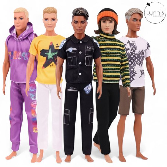 Lynn’s poppenkleertjes - Set ‘James’ - Geschikt voor modepop - Set van 5 outfits - Politie, sport, winter, zomer, lente, herfst - Cadeauzakje