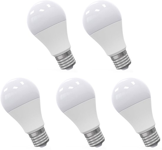 Vijf witte LED lampen met E27 fitting.