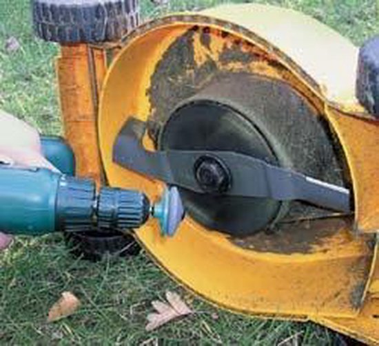 Slijper voor tuingereedschap met grasmaaierblad en messenslijper