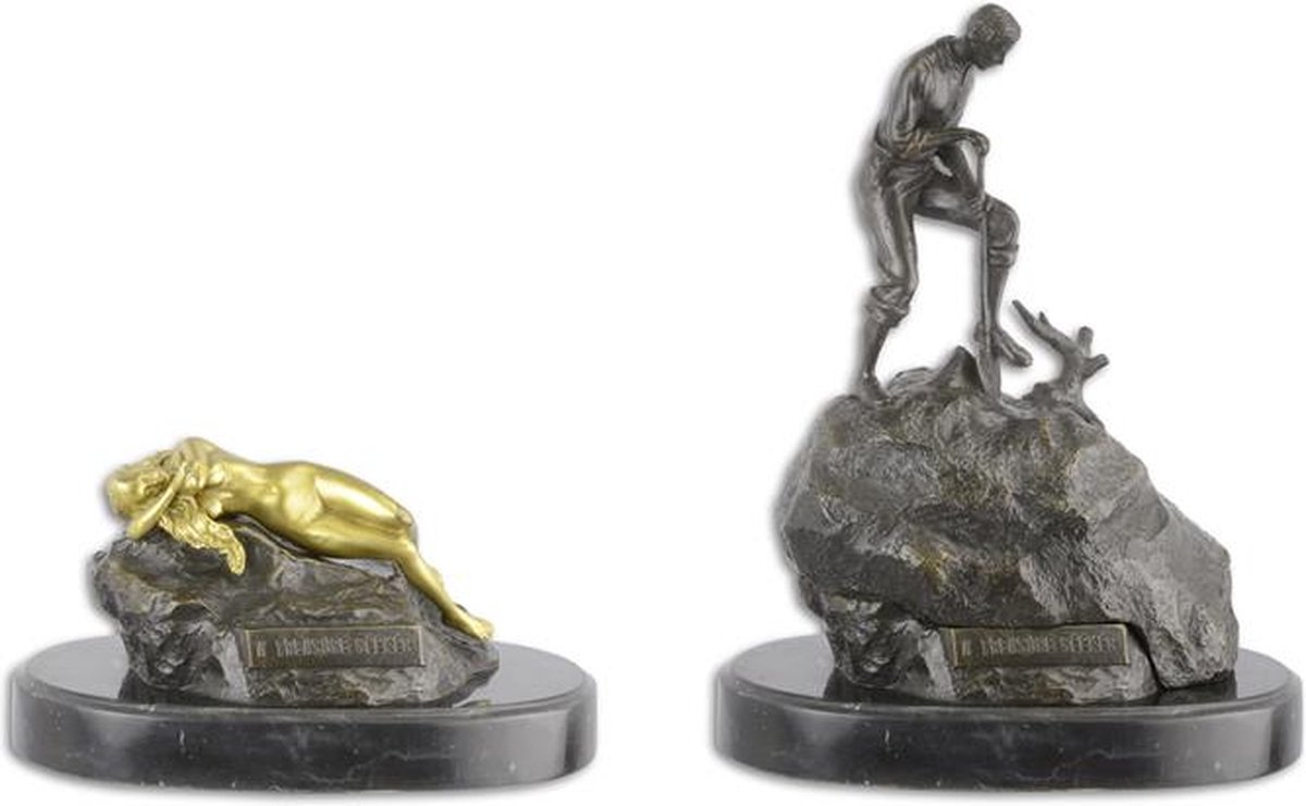 EEN BRONZEN BEELD GENAAMD EEN SCHATZOEKER