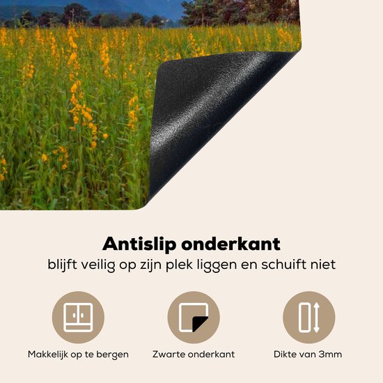 KitchenYeah® Inductie beschermer 89.6x51.6 cm - Bloemenveld voor een berg - Kookplaataccessoires - Afdekplaat voor kookplaat - Inductiebeschermer - Inductiemat - Inductieplaat mat