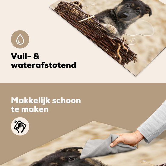 KitchenYeah® Inductie beschermer 78x52 cm - Duitse herder pup in mand - Kookplaataccessoires - Afdekplaat voor kookplaat - Inductiebeschermer - Inductiemat - Inductieplaat mat