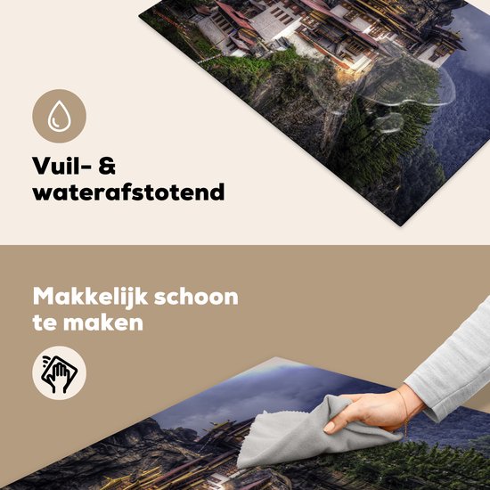 KitchenYeah® Inductie beschermer 80.2x52.2 cm - Boeddhistische tempel op berg in Bhutan - Kookplaataccessoires - Afdekplaat voor kookplaat - Inductiebeschermer - Inductiemat - Inductieplaat mat