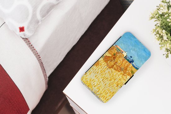 Telefoonhoesje Geschikt voor iPhone 13 Mini telefoonhoesje - Oogst in de Provence - Vincent van Gogh - Met vakjes - Wallet case met magneetsluiting
