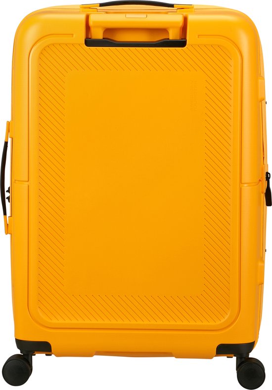 Gele American Tourister koffer met uitschuifbaar handvat.