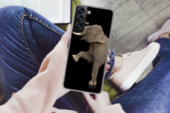 Coque Samsung Galaxy S22 - Éléphant avec sa jambe droite levée sur fond noir - Coque de téléphone en Siliconen