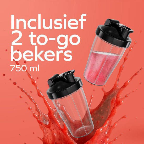Twee zwarte KitchenBrothers to-go bekers met smoothie, spattend in rode vloeistof. Tekst 'Inclusief 2 to-go bekers'.