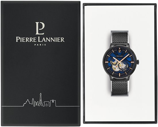 Een zwart Pierre Lannier horloge met een blauwe wijzerplaat en goudkleurige accenten, gepresenteerd in de verpakking.