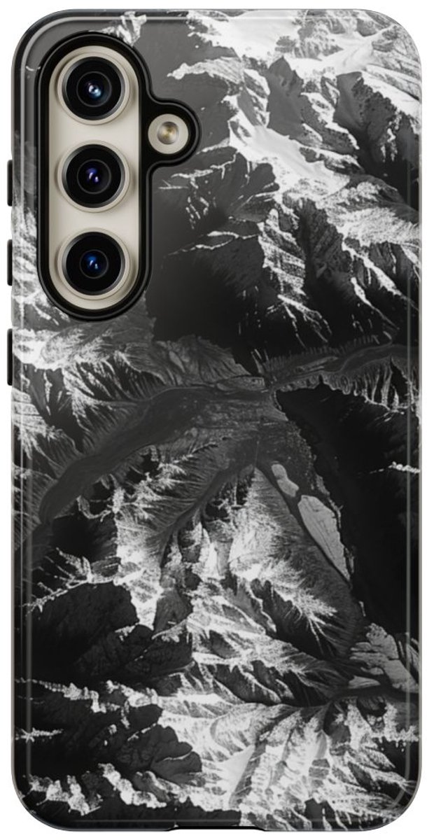 Zwart-Wit Berglandschap – Telefoonhoesje Geschikt voor Samsung Galaxy S24