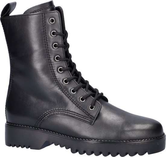 Zwarte leren veterlaars met profielzool