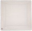 Een lichtbeige boxkleed met teddy textuur en een subtiel rasterpatroon, met een label met het Jollein logo.