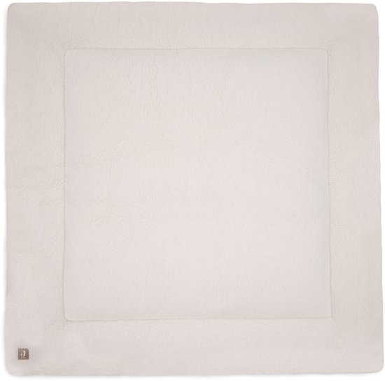 Een lichtbeige boxkleed met teddy textuur en een subtiel rasterpatroon, met een label met het Jollein logo.