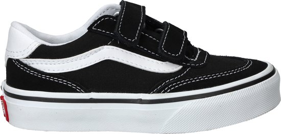 Basket Vans noire avec bande blanche, fermeture à scratch et épaisse semelle blanche. Logo Vans sur la languette et détail rouge au talon.