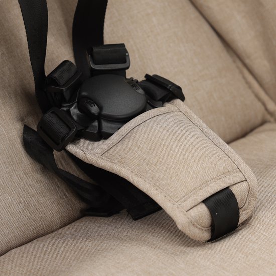 Sluiting van het 5-punts veiligheidstuigje van de nougatkleurige buggy.