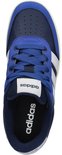 Blauwe Adidas sneaker van bovenaf gezien, met witte strepen en veters.