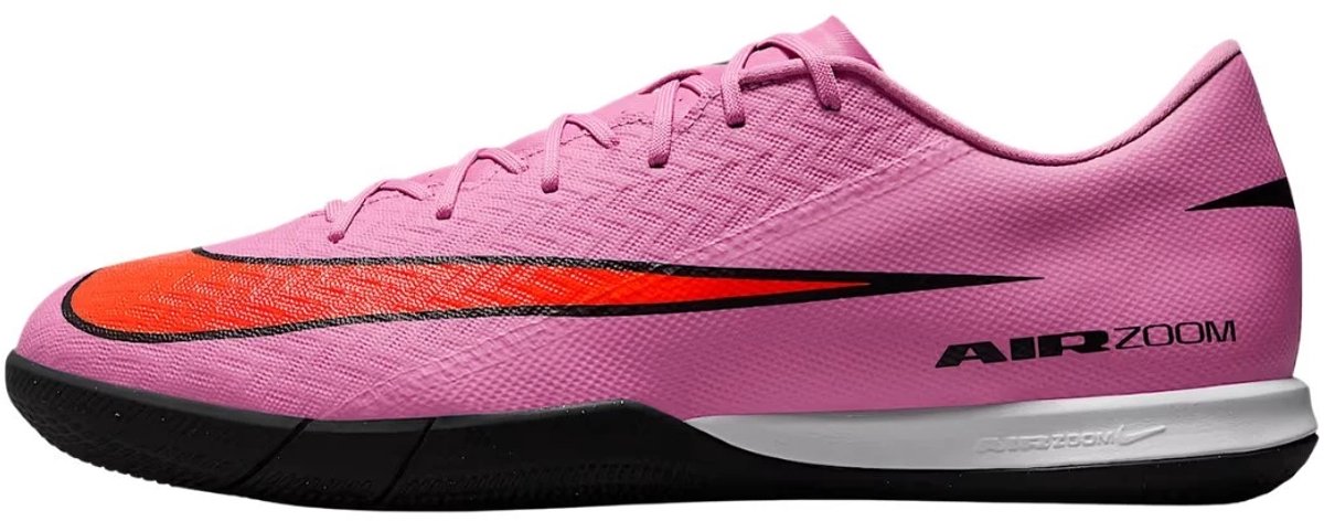 Nike zoom vapor 16 academy ic in de kleur rood.