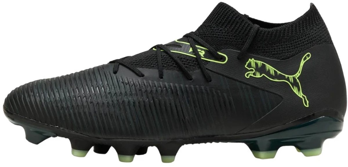 Zwarte Puma Future 8 Match FG/AG voetbalschoenen EU 39 met lichtgewicht mesh bovenwerk en GripControl lijnen.