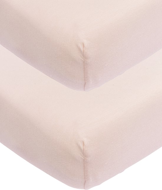 Twee hoeslakens in soft pink, met afgeronde hoeken.