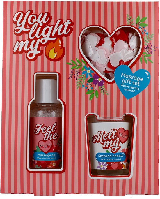 Roze gestreepte geschenkdoos 'You light my' met hartjes. Bevat massageolie, badconfetti en een kaars. Geur: Warm vanille.