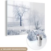 MuchoWow® Glasschilderij 120x80 cm - Schilderij acrylglas - Foto van bomen in de mist tijdens de winter - Foto op glas - Schilderijen