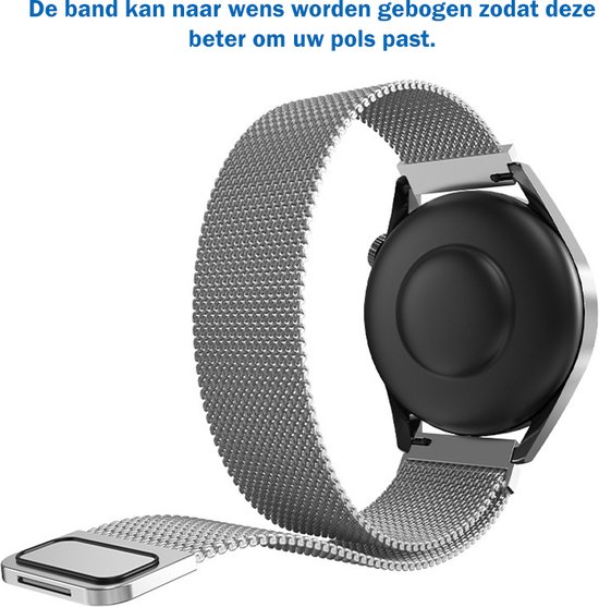 Zilverkleurig horlogebandje gebogen om de pols te passen met een magnetische sluiting.
