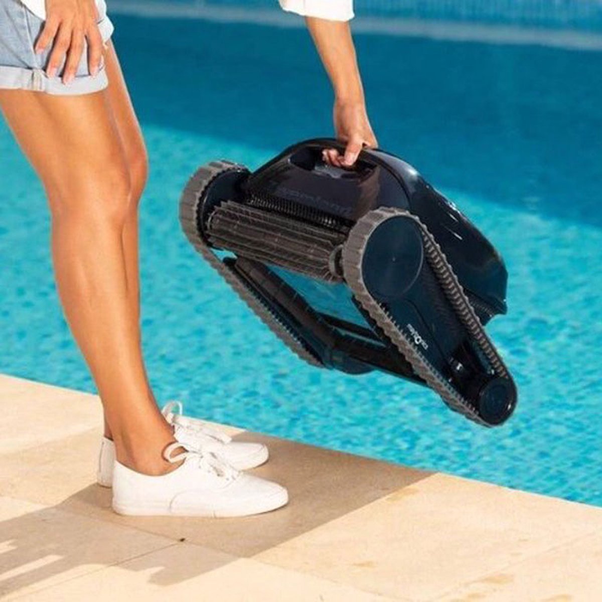 Dolphin Liberty 400 cordless pool robot