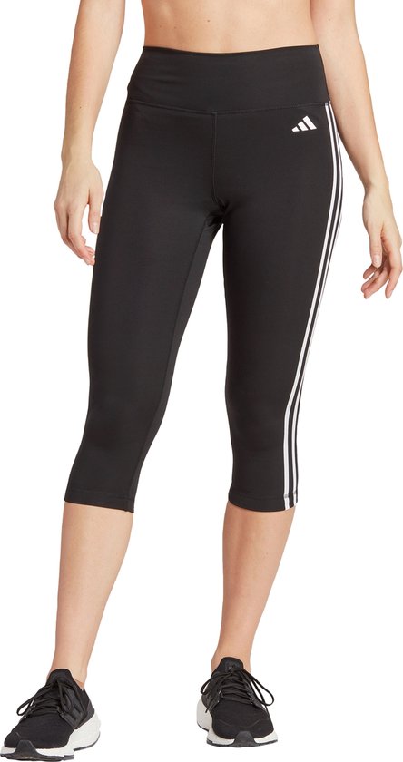 Zwarte 3/4 sportlegging van adidas met witte strepen op de zijkanten en een hoog taillemodel.