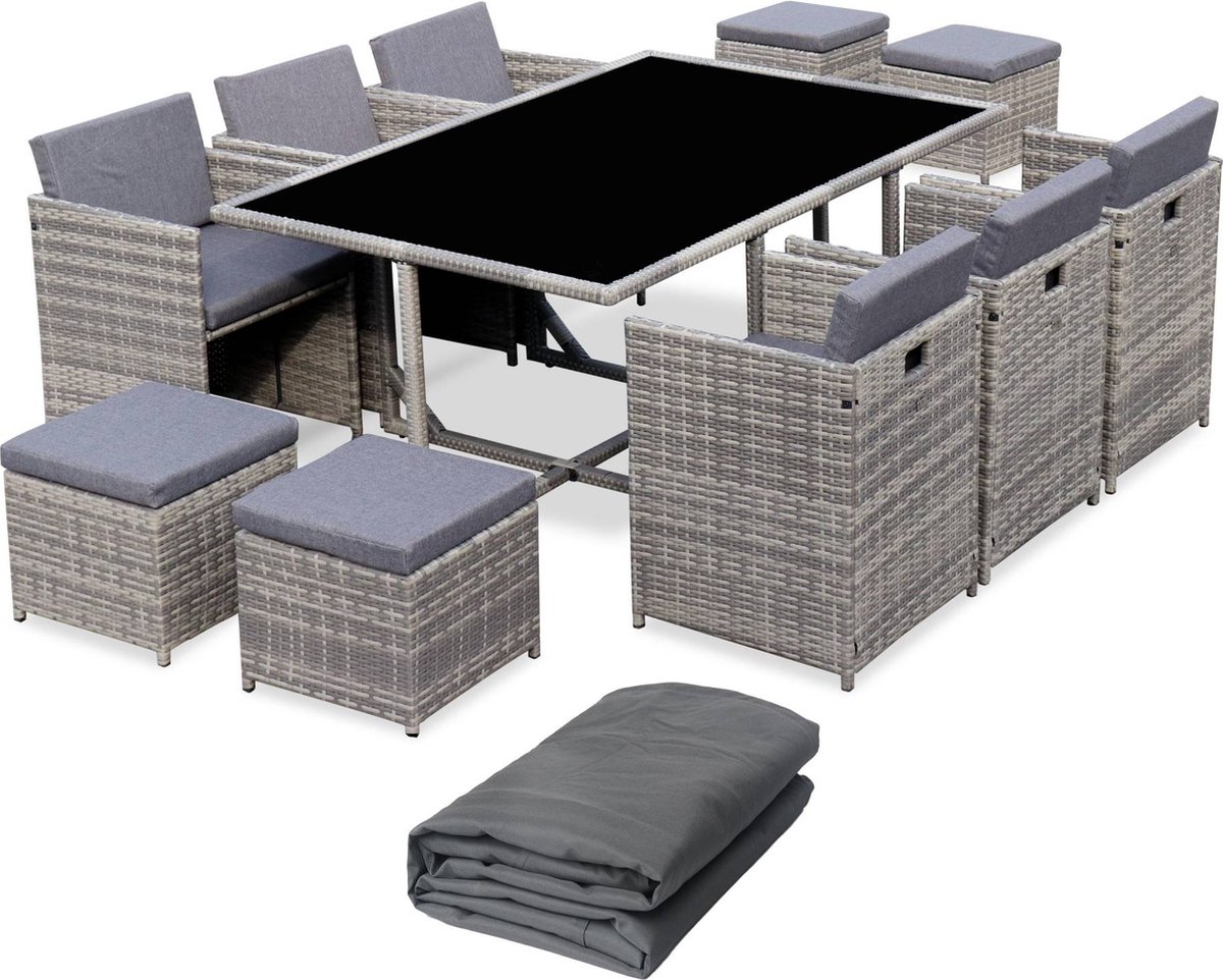 Tuinmeubelset van geweven hars in modern design, geschikt voor 6-10 personen.