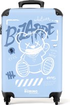 NoBoringSuitcases.com® - Handbagage koffer lichtgewicht - Reiskoffer trolley - Straatkunst van een teddybeer in het blauw-wit - Rolkoffer met wieltjes - Past binnen 55x40x20 en 55x35x25