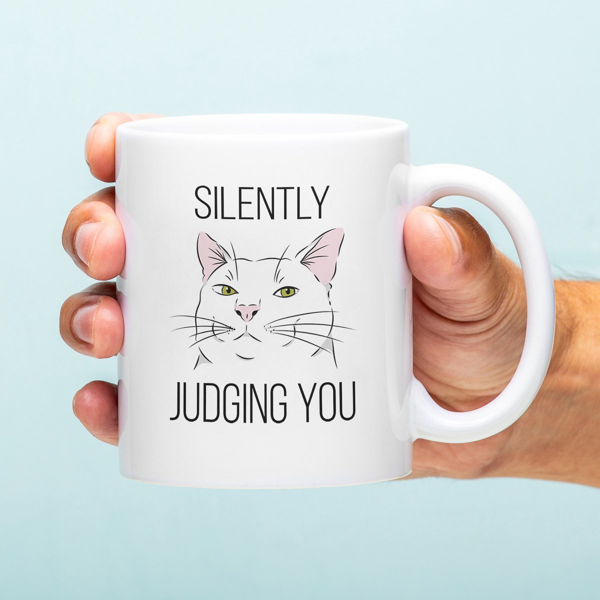 Mok Silently Judging You van Ditverzinjeniet.nl