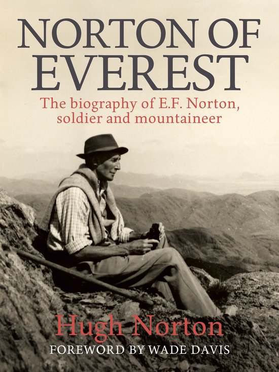 Boekcover: "Norton of Everest", de biografie van E.F. Norton, soldaat en bergbeklimmer. Zwart-wit foto van een man in bergen, zittend met een hoed.