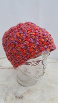 Handgehaakte muts rood paars oranje 80% acryl 20% wol lurex, lengte 18cm, breedte 24cm
