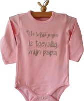Baby Rompertje roze meisje met tekst De liefste papa is toevallig mijn papa | lange mouw | roze | maat 74/80 cadeau