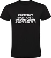 De koffie loopt sportiever het gevoel wanneer je koffie bijna op is Heren t-shirt| koffie | cafeine | zwarte koffie | warme drank | grapje| op | grappig | mok | humor |