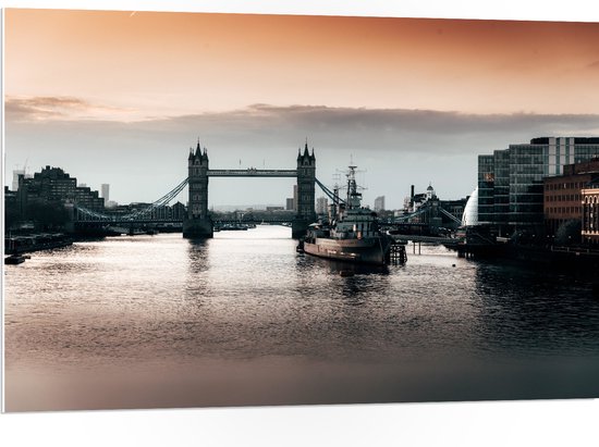 PVC Schuimplaat- Tower Bridge met Zonsondergang in Londen, Engeland - 105x70 cm Foto op PVC Schuimplaat