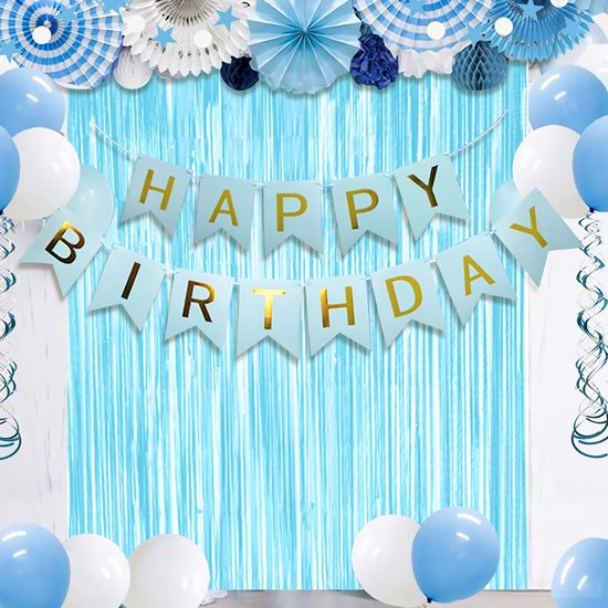 Een feestelijke blauwe achtergrond met 'Happy Birthday' slinger, ballonnen en papieren decoraties.