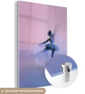 MuchoWow® Glasschilderij 120x160 cm - Schilderij acrylglas - Ballerina die een twirl doet - Foto op glas - Schilderijen