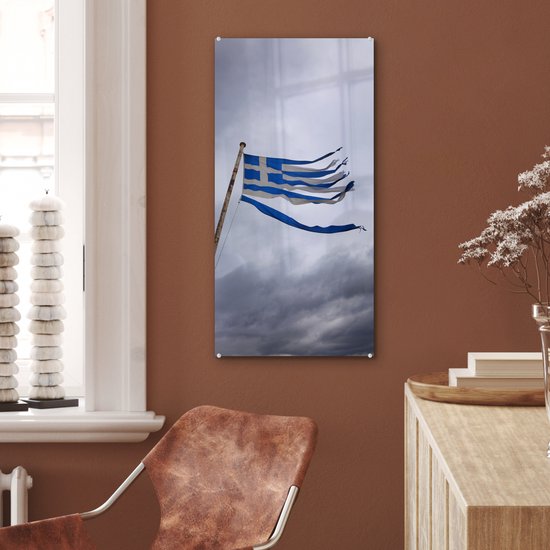 MuchoWow® Peinture sur verre 40x80 cm - Peinture sur verre acrylique - Drapeau grec déchiqueté soufflant dans un vent fort - Photo sur verre - Peintures