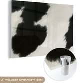 MuchoWow® Glasschilderij 120x80 cm - Schilderij acrylglas - Dieren - Koe - Vacht - Foto op glas - Schilderijen