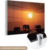 MuchoWow® Glasschilderij 30x20 cm - Schilderij acrylglas - Afrikaanse olifanten tijdens zonsondergang - Foto op glas - Schilderijen