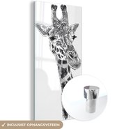 MuchoWow® Glasschilderij 40x80 cm - Schilderij acrylglas - Giraffe - Dier - Zwart - Wit - Foto op glas - Schilderijen